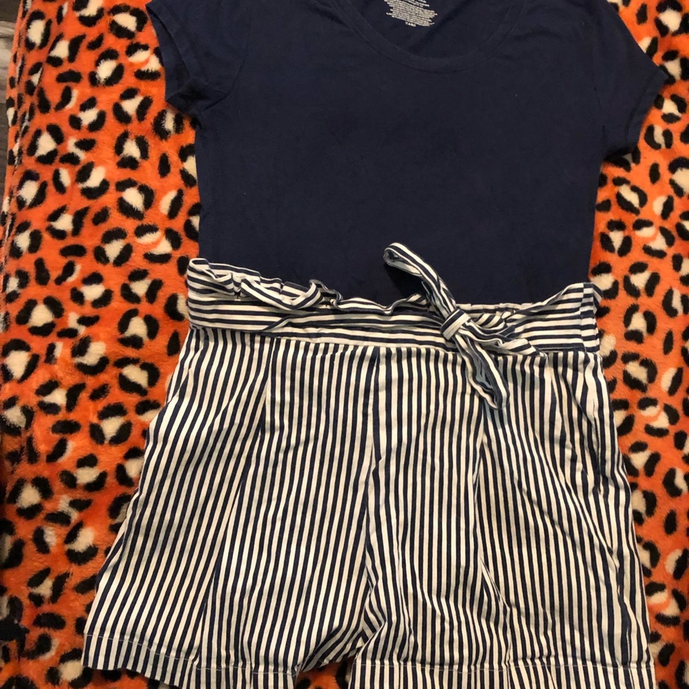 Vneck with paper bag shorts